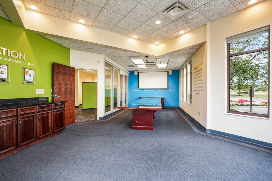 More Photos Of 10567 Sawmill Pky, Powell Office For Lease