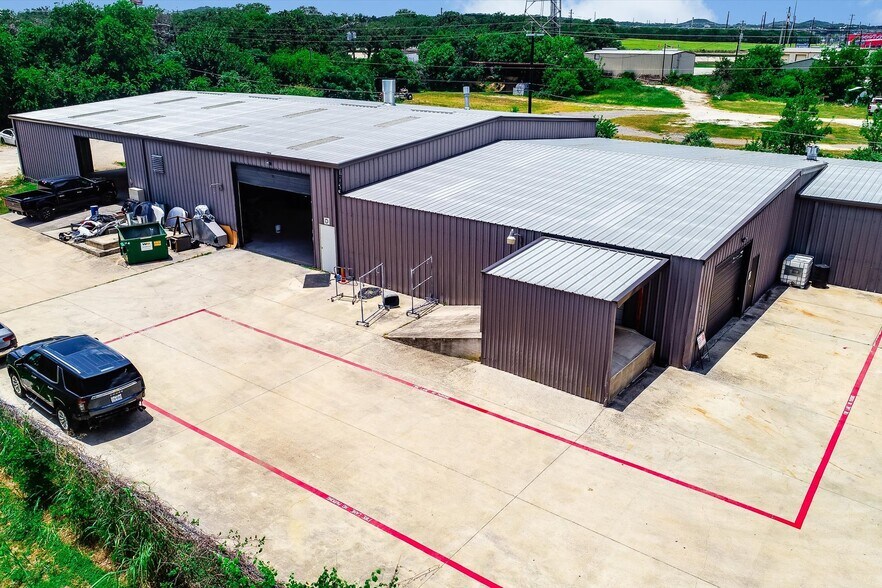 More Photos Of 124 Industrial Dr, Boerne Service For Lease