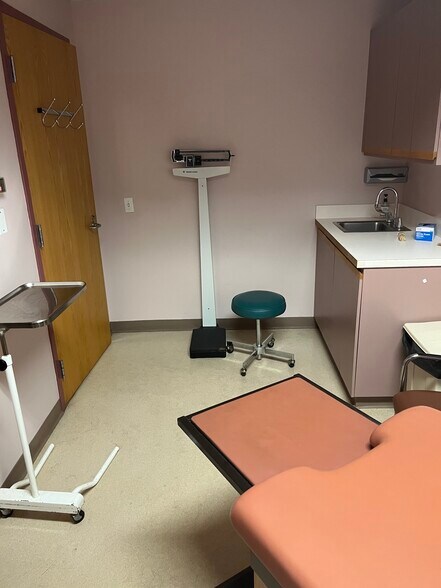 More Photos Of 3 Woodland Rd, Stoneham Medical For Sale
