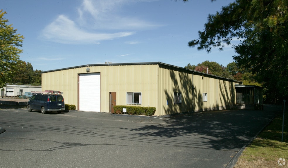 More Photos Of 14 E Newberry Rd, Bloomfield Warehouse For Lease