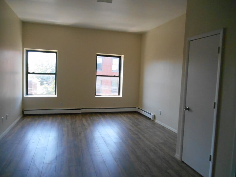 More Photos Of 358 Grove St, Jersey City Storefront Retail Residential For Lease