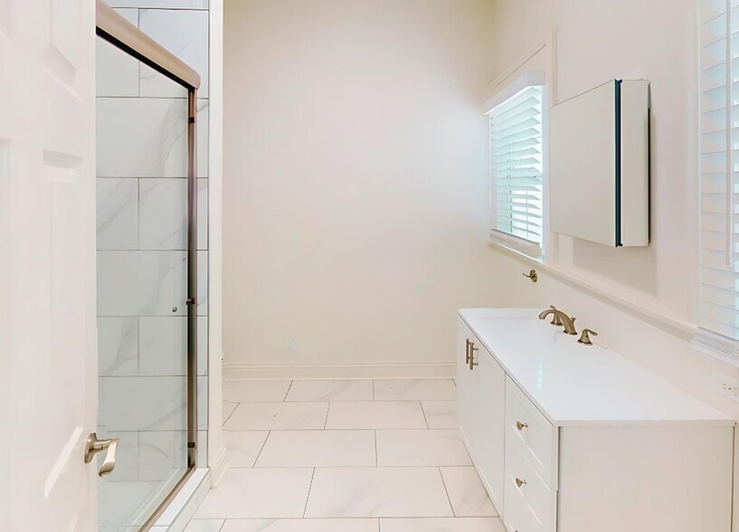 More Photos Of 1139 W 27th St, Los Angeles Apartments For Sale