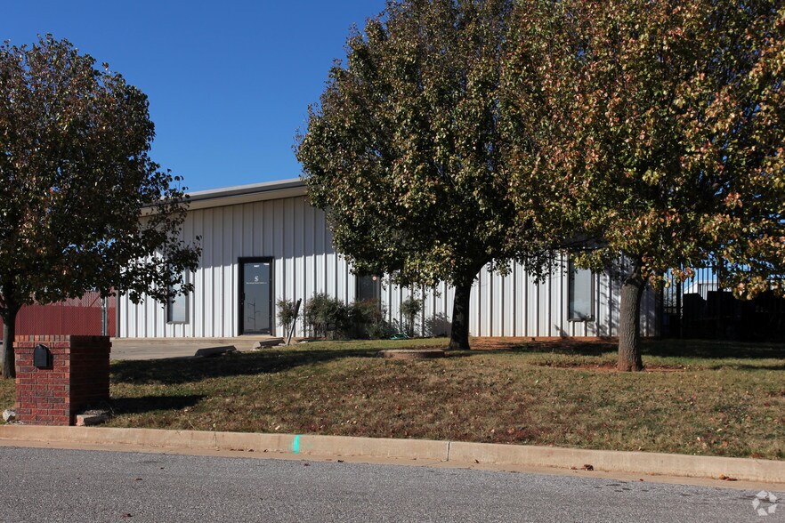 More Photos Of 8401 Mantle Ave, Oklahoma City Manufacturing For Sale