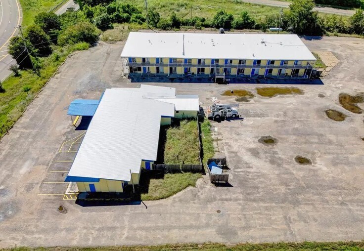 More Photos Of 3955 Clay St, Vicksburg Hotel For Sale