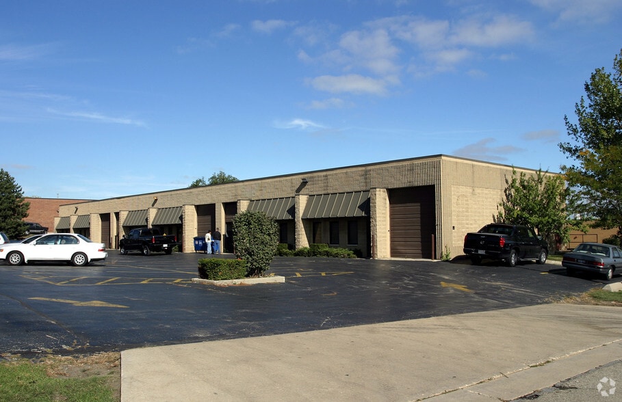 More Photos Of 1490 Bernard Dr, Addison Warehouse For Lease