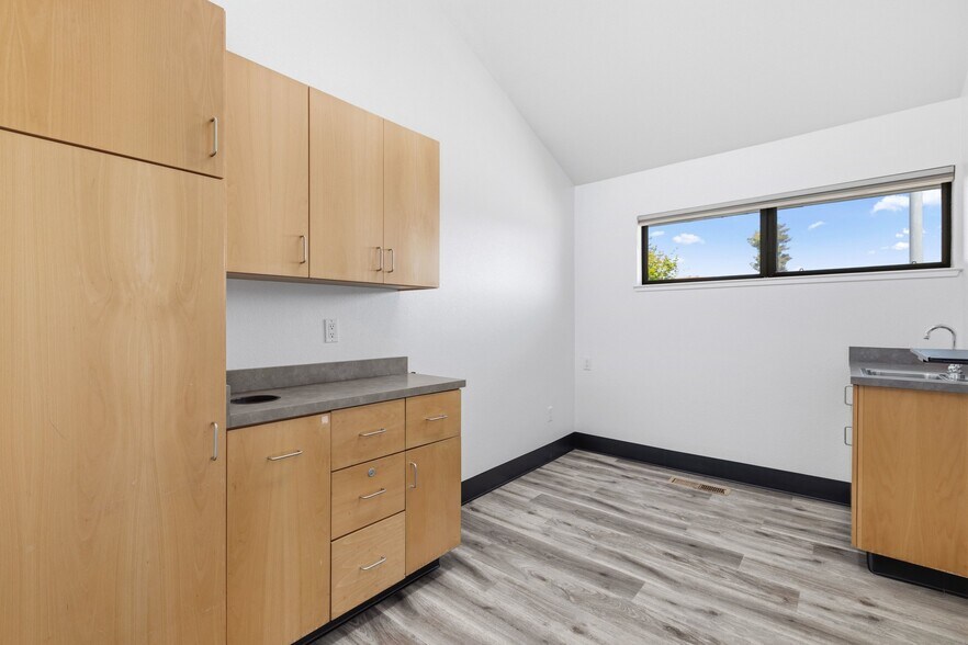 More Photos Of 47 Penny Ln, Watsonville Medical For Sale