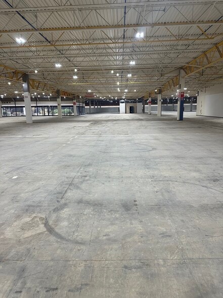 More Photos Of 9201-9301 San Mateo Blvd NE, Albuquerque Manufacturing For Lease