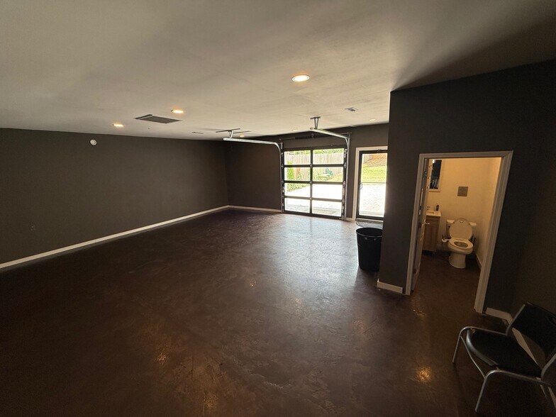 More Photos Of 621 Greenfield St, Wilmington Storefront Retail Office For Lease