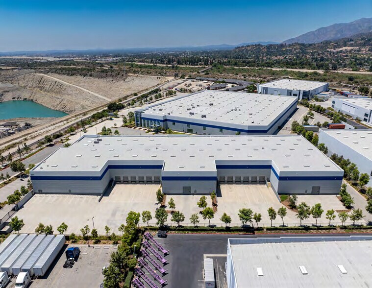 More Photos Of 1011 N Todd Ave, Azusa Warehouse For Lease