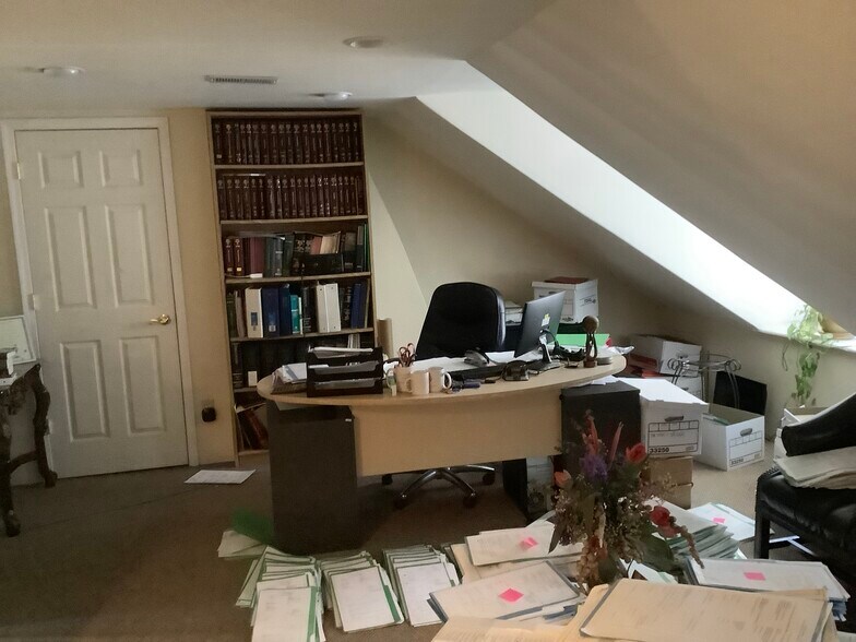 More Photos Of 12 E Pleasant St, Baltimore Office For Sale