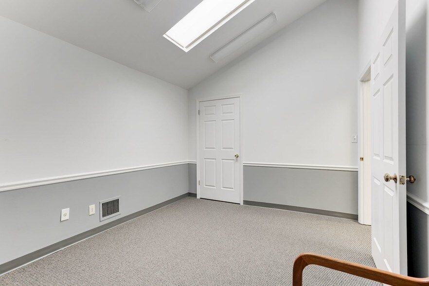 More Photos Of 2915-2917 Hunter Mill Rd, Oakton Medical For Sale