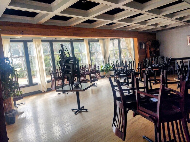 More Photos Of 21 Fairway Dr, Edisto Island Restaurant For Sale