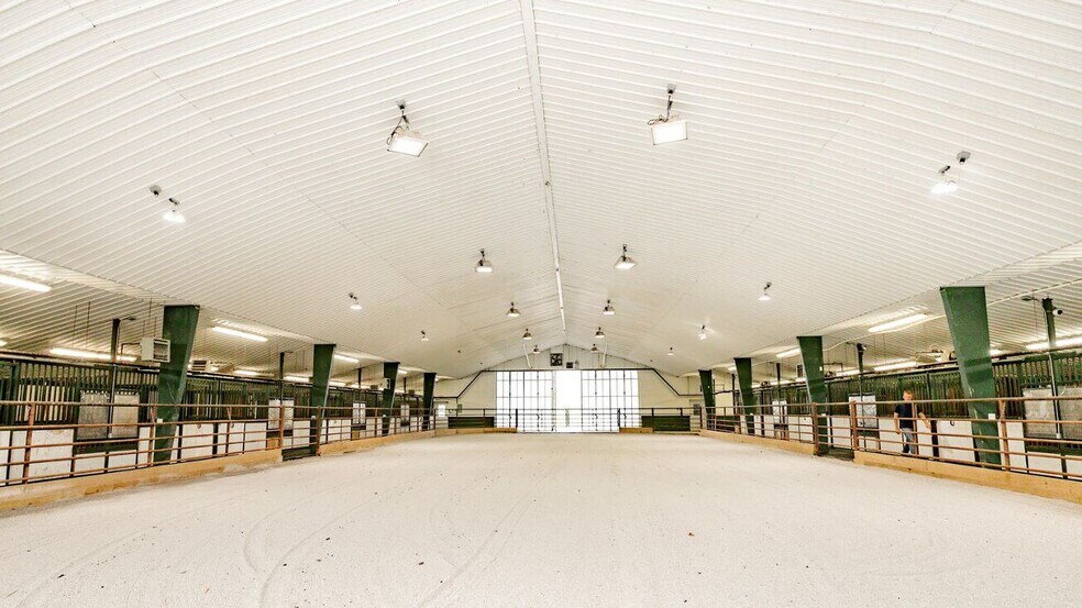 More Photos Of 352 MO-245, Dadeville Horse Stables For Sale