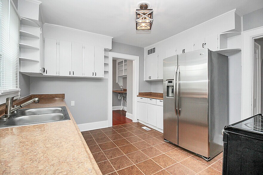 More Photos Of 2220 The Plaza, Charlotte Office Residential For Lease