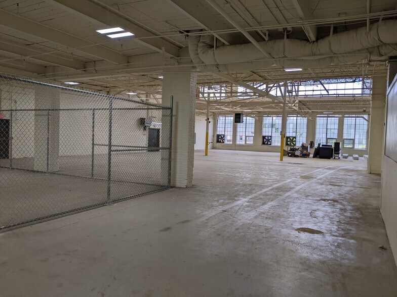 More Photos Of 206 Bruce St, Greensboro Warehouse For Lease