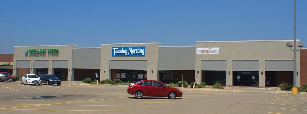 More Photos Of 3046 Lavon Dr, Garland General Retail For Lease