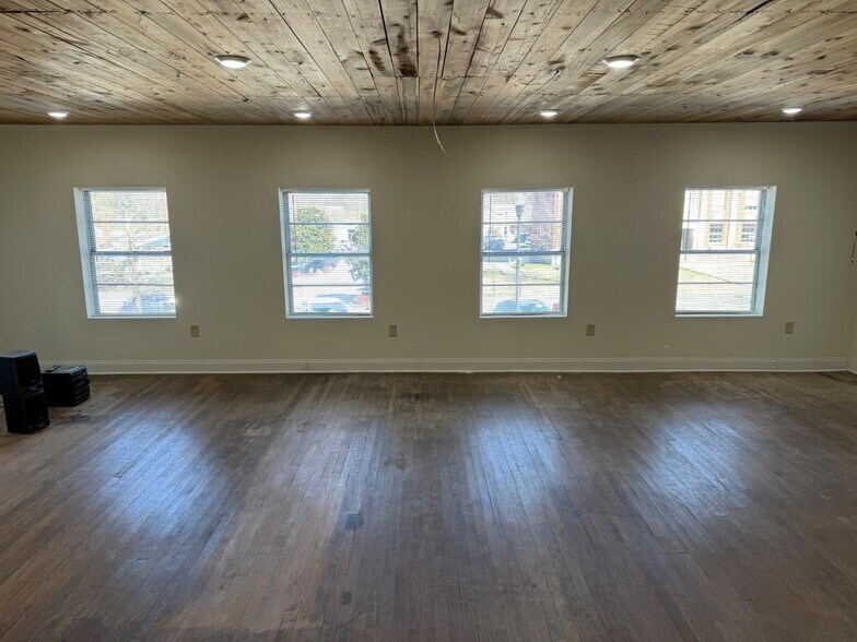 More Photos Of 221 W Main St, Woodbury General Retail For Sale