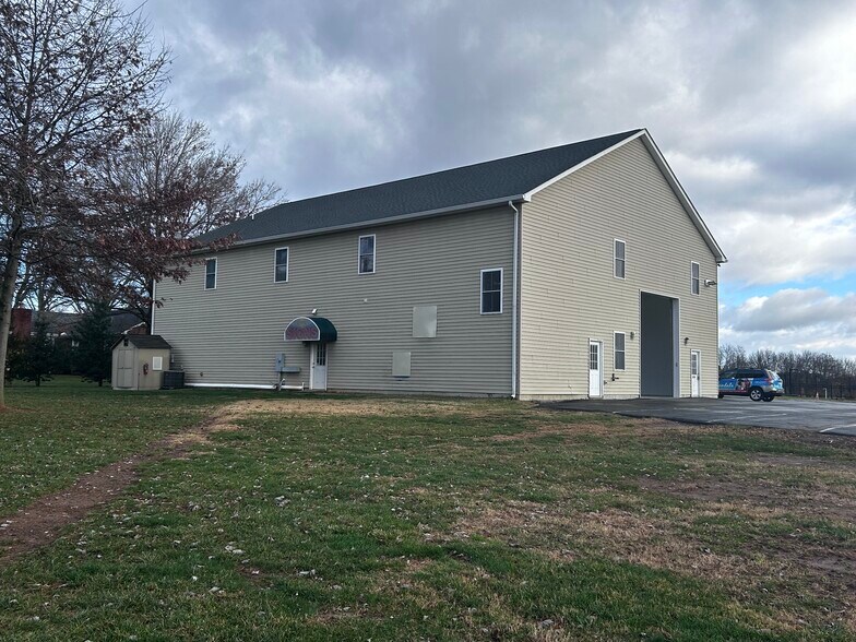 More Photos Of 6008 Fair Oaks Dr, Frederick Showroom For Lease