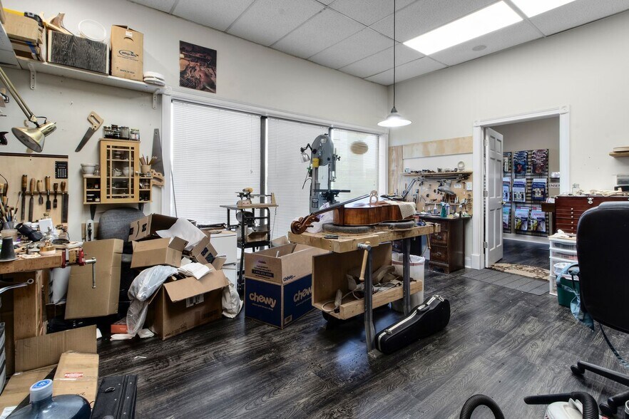 More Photos Of 1121 S Rangeline Rd, Carmel Storefront For Lease