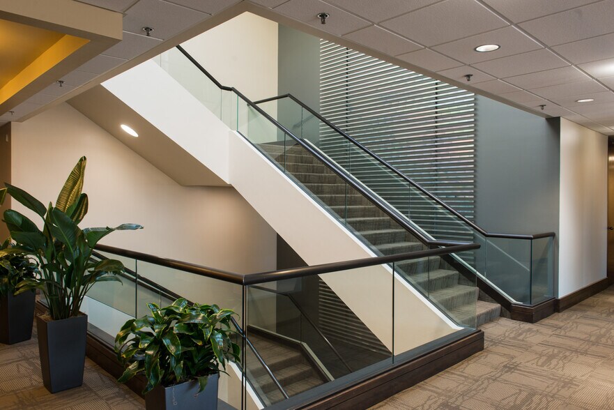 More Photos Of 800 E 101st Ter, Kansas City Office For Lease