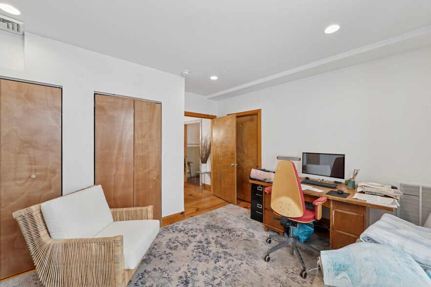 More Photos Of 1412 S Broad St, Philadelphia Storefront For Sale