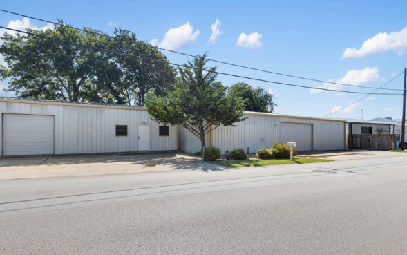 More Photos Of 1240-1242 Katy Rd, Fort Worth Flex For Lease