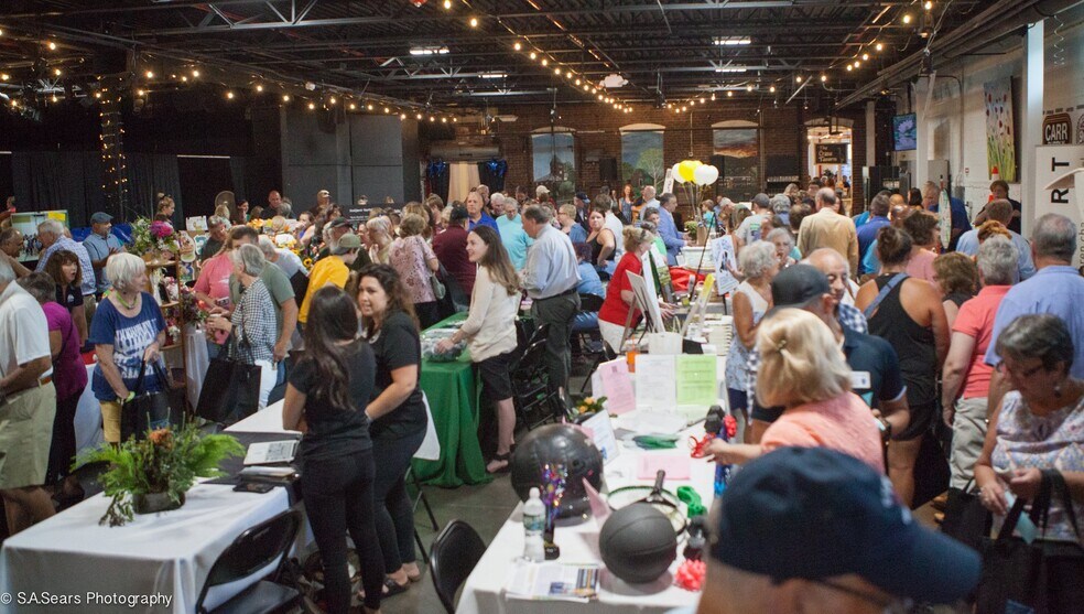 More Photos Of 63 Flansburg Ave, Dalton Flex For Sale