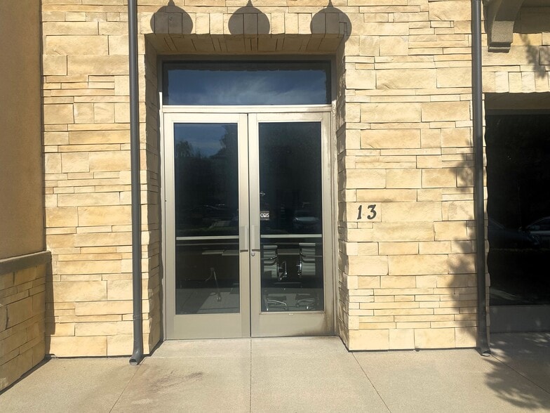 More Photos Of 202 Village Commons Blvd, Camarillo Storefront Retail Residential For Sale