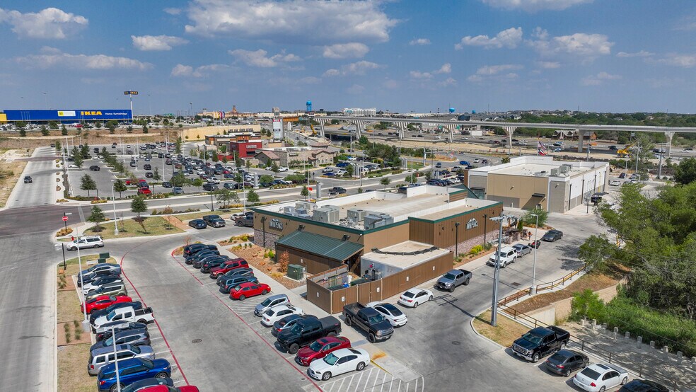 More Photos Of 13905 N I-35, San Antonio Unknown For Lease