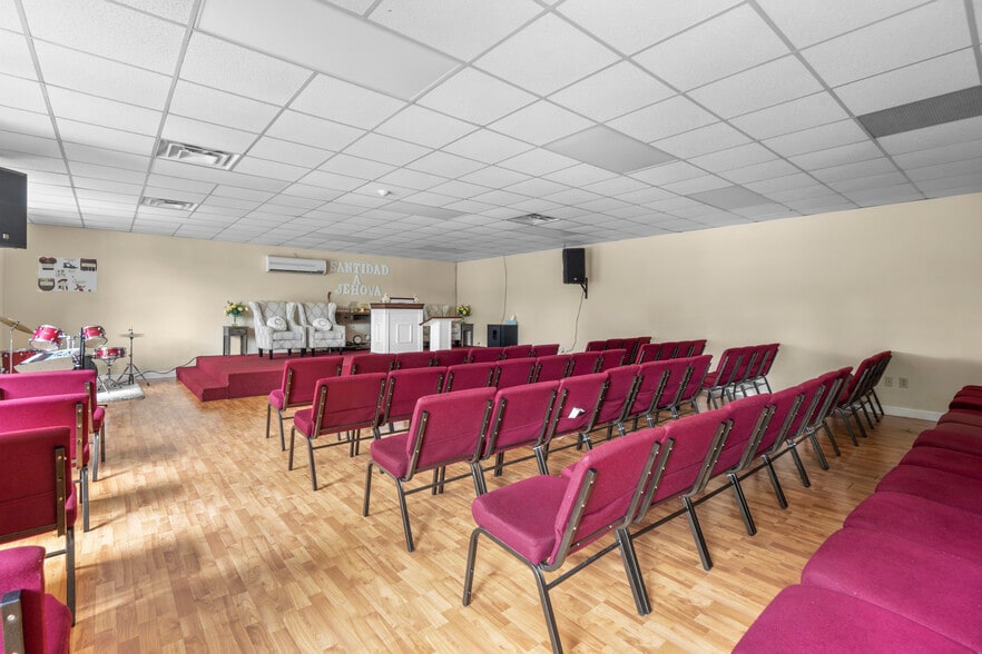 More Photos Of 887 Main St, Monroe Office Residential For Lease