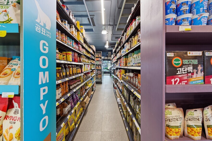 More Photos Of 14206 41st Ave, Flushing Supermarket For Lease