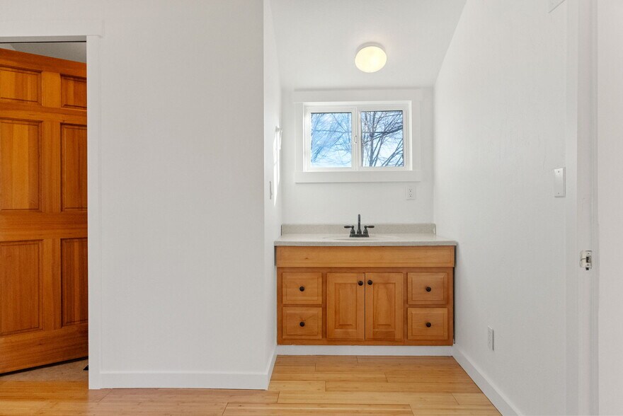 More Photos Of 15 NW Franklin Ave, Bend Office For Sale