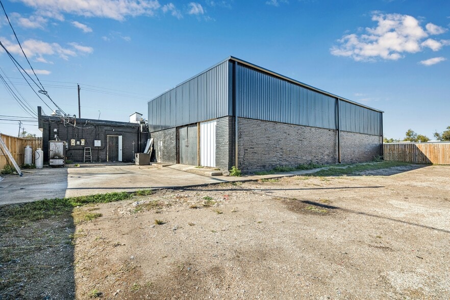 More Photos Of 5600 Yale St, Houston Freestanding For Sale