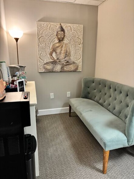 More Photos Of 533 Versailles Dr, Maitland Office For Lease