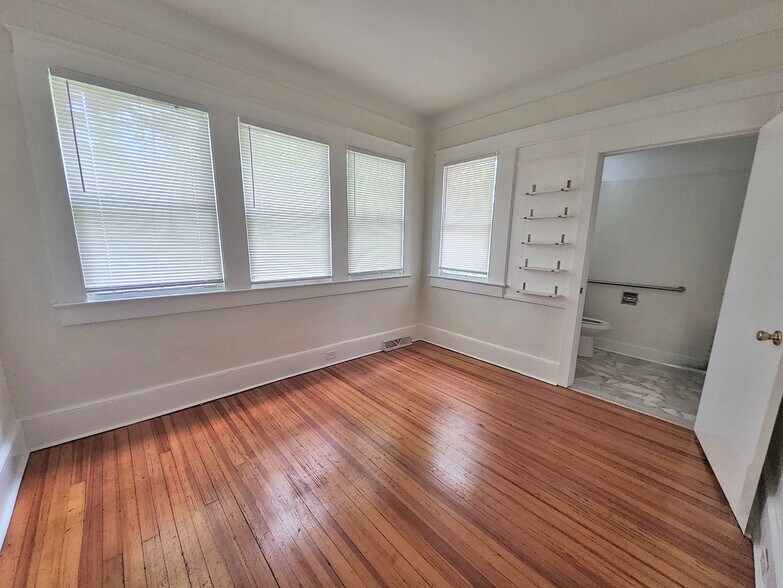 More Photos Of 2139 Bull St, Columbia Medical For Lease