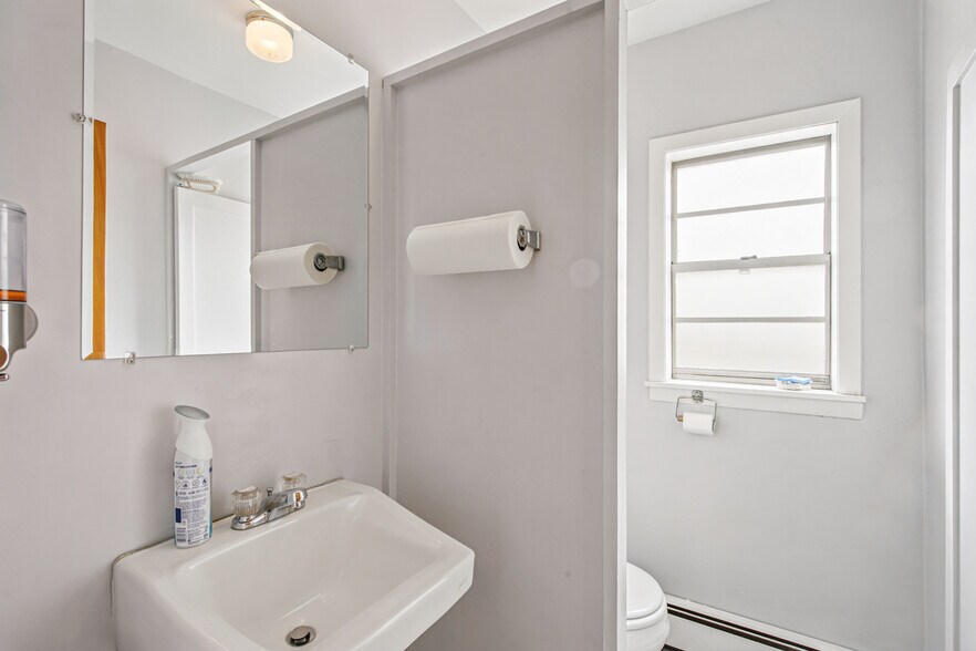 More Photos Of 152 Railroad St, Huntington Warehouse For Sale