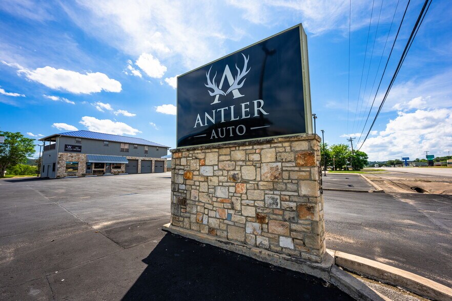 More Photos Of 1903 Junction Hwy, Kerrville Auto Repair For Sale