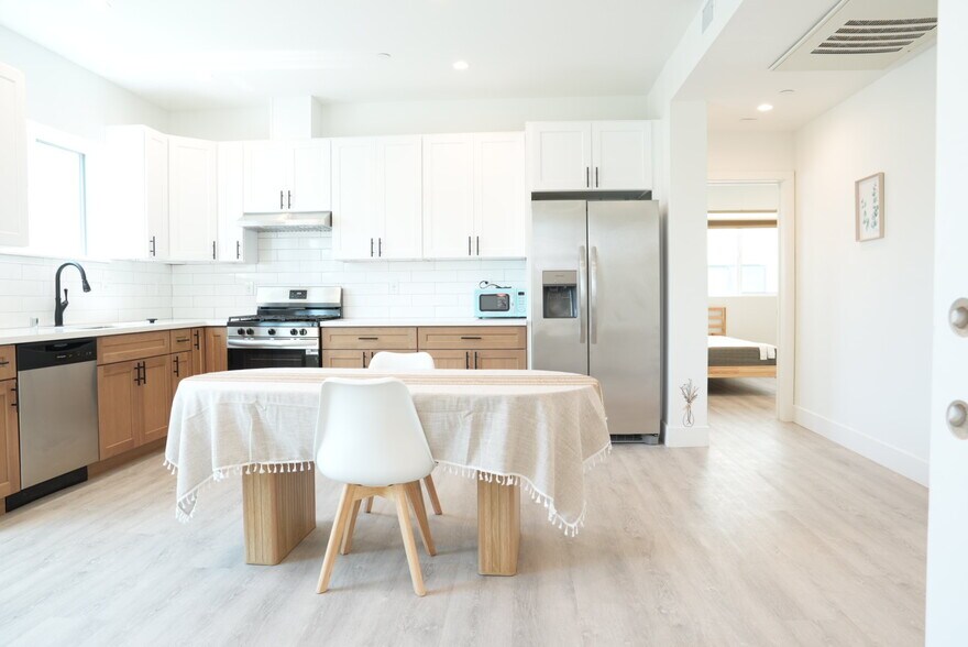 More Photos Of 3017 Kenwood Ave, Los Angeles Multifamily For Sale