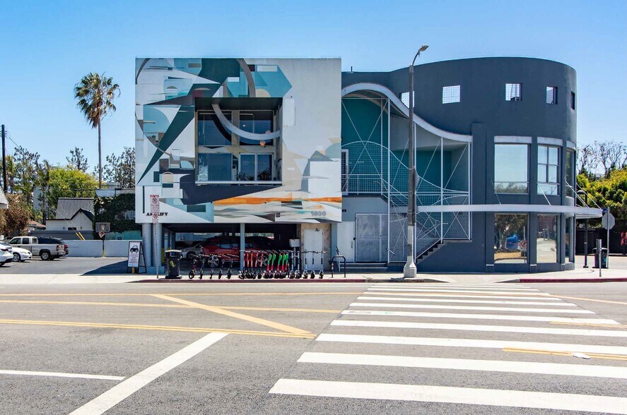 More Photos Of 1600 Main St, Venice Office For Lease