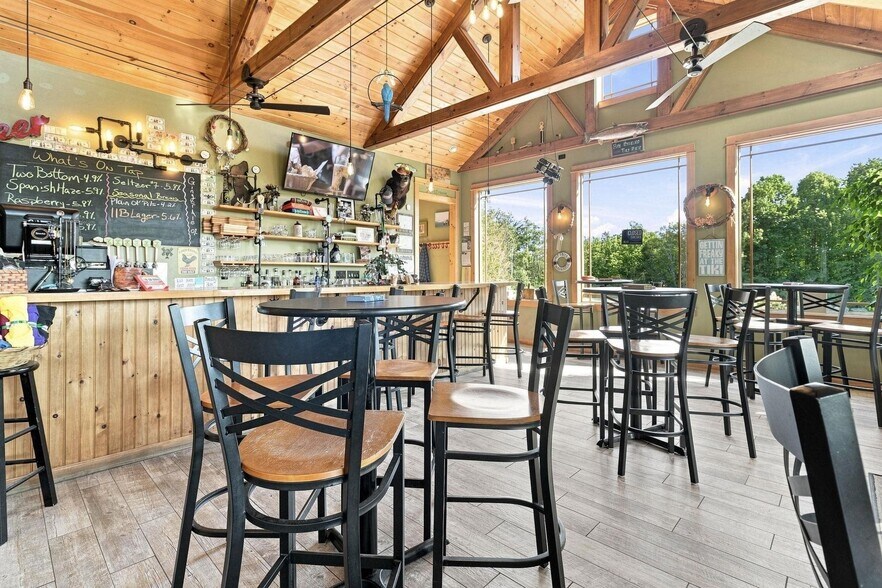 More Photos Of 303 New York 11B, Dickinson Center Bar For Sale