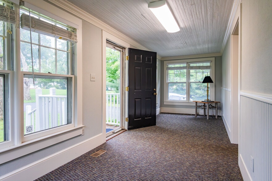 More Photos Of 3562 Spangenberg Ave, Clemmons Office For Lease