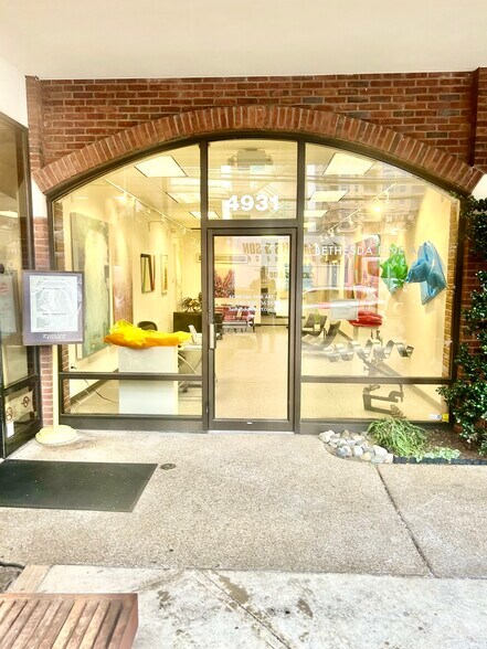 More Photos Of 4931 Cordell Ave, Bethesda Storefront Retail Office For Lease
