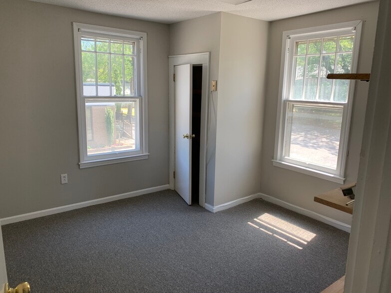 More Photos Of 710 Laurens Rd, Greenville Office For Sale