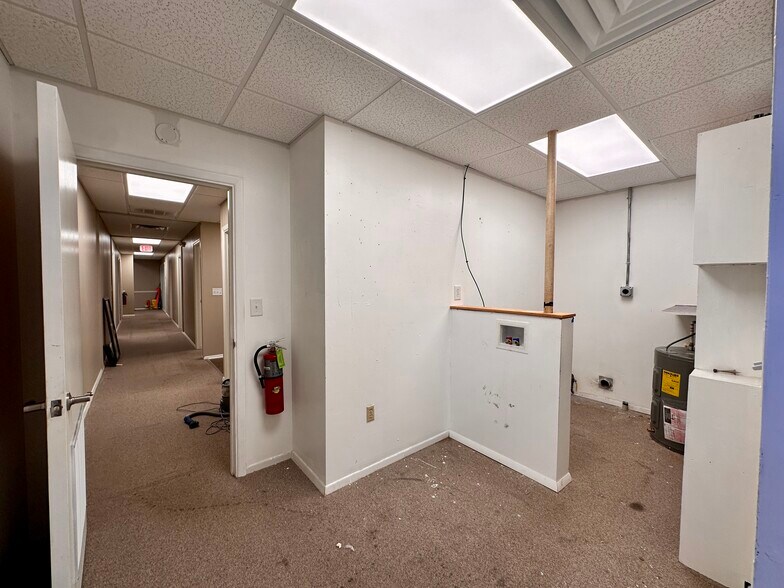 More Photos Of 175 W Illinois Ave, Southern Pines Storefront Retail Office For Lease