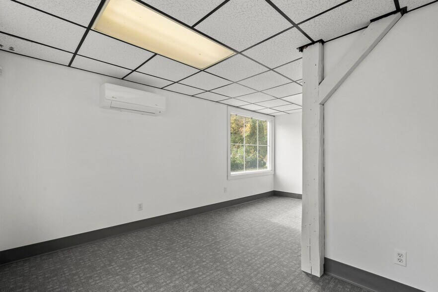 More Photos Of 433 Main St, New Hartford Office Residential For Lease