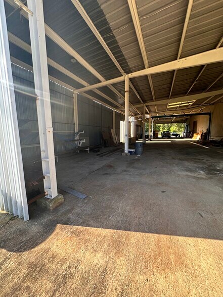 More Photos Of 5055 Edgefield Rd, Trenton Warehouse For Lease