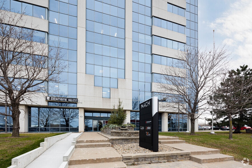 More Photos Of 101 Boul Roland-Therrien, Longueuil Office For Lease