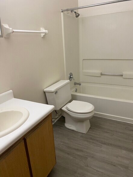 More Photos Of 1206 Union Rd, Englewood Apartments For Sale