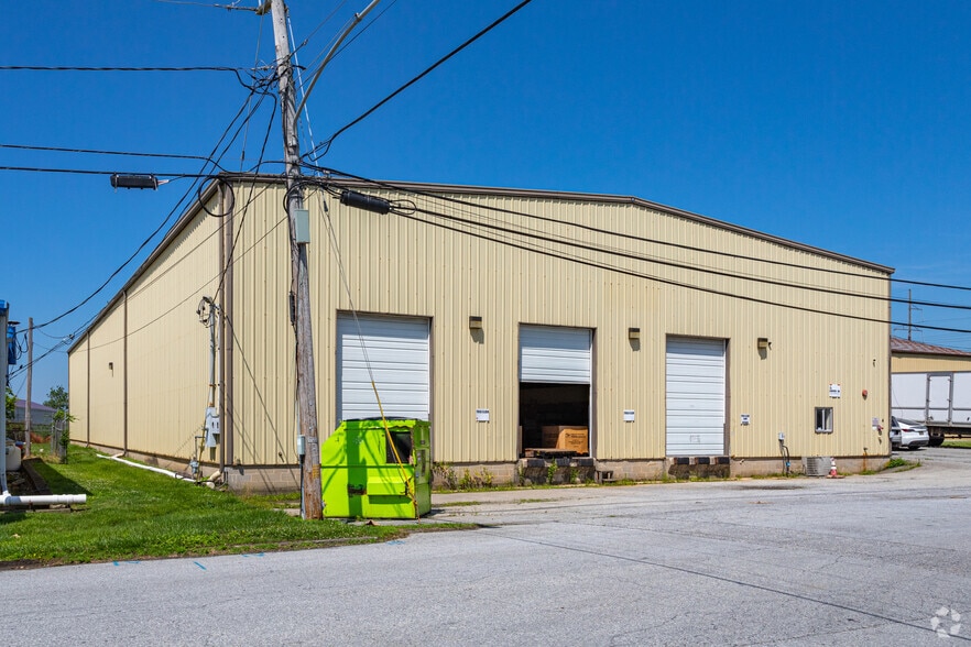 More Photos Of 4 Copper Dr, Wilmington Warehouse For Lease