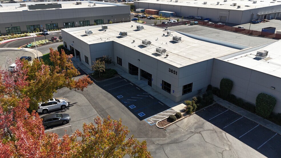 More Photos Of 3651 Business Dr, Sacramento Flex For Lease